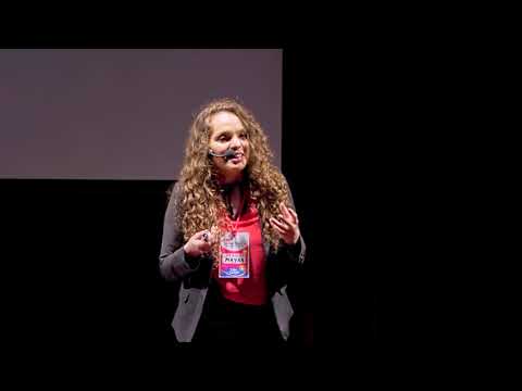 Thumbnail for ¿Qué tienen los pobres en la cabeza? | Mayra Arena | TEDxBahiaBlanca by TEDx Talks