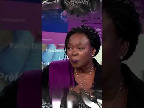 Thumbnail for Fatou Diome DÉMONTE les insultes RACISTE avec classe ! by Sur Le Feed