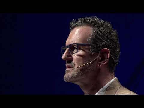 Thumbnail for "El miedo es de valientes" | Julio de la Iglesia | TEDxAvAcueducto by TEDx Talks