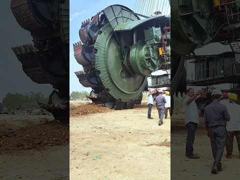 Thumbnail for World's Biggest Machine That Digs Like a Giant! by XYZ FACTS