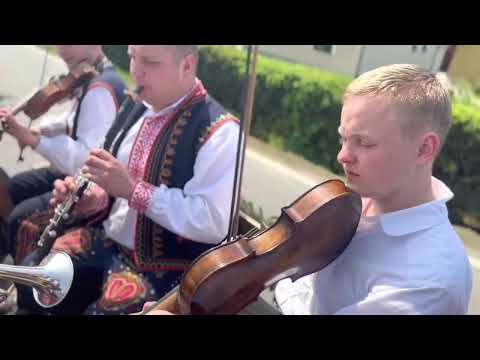 Thumbnail for Na środku pola - Kapela Cacani i drużba Kuba Rakowski by pietrek