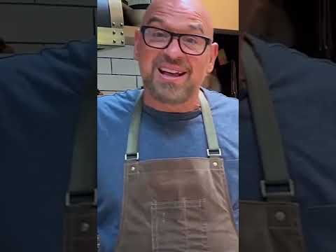 Thumbnail for The Easiest Way to Mince Garlic | Food Network by Food Network