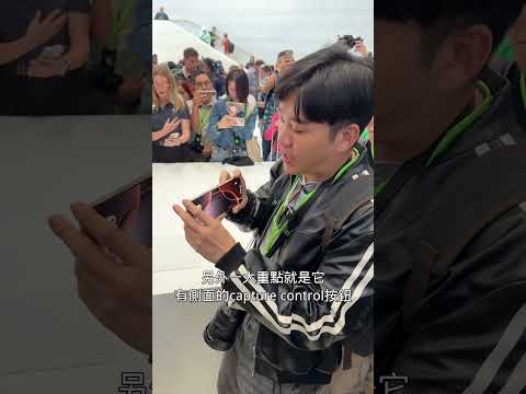 Thumbnail for 第一時間拿到iPhone 16 Pro Max啦！沙漠色鈦金屬肉眼看很典雅舒服，很美！記得關注我的IG跟YT，這幾天會不斷發iPhone資訊！ by Joeman