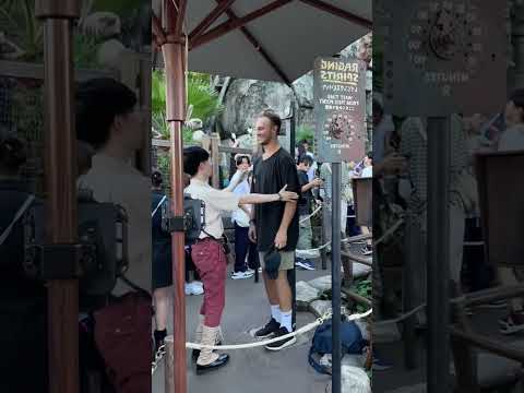 Thumbnail for He Got Past Security Like This 😱🎢 by Caída del Miedo