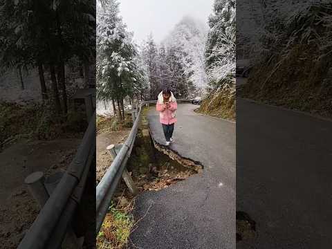 Thumbnail for Brave Men Save Girl Safely #shorts by koenji