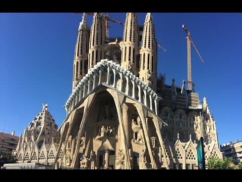 Thumbnail for Sagrada Familia. Le origini, Antoni Gaudí, le facciate, il fascino degli interni. (SUB ENG) by Viaggia e Corri con Elisa