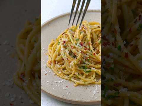 Thumbnail for Spaghetti Aglio e Olio #pasta #spaghetti #italianfood #asmr #reelsrecipe by Bread Bake Beyond