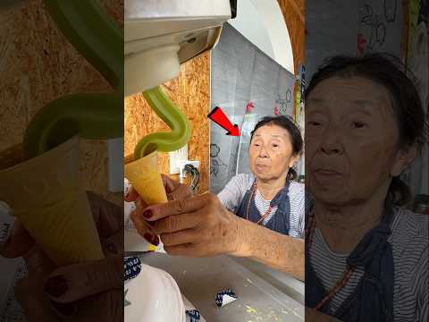 Thumbnail for ايس كريم هذه الجدة جعل الجميع يريد اكله 🍦😋 by Algerian People