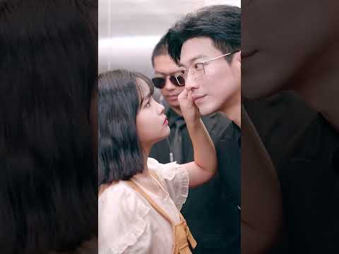 Thumbnail for The bodyguards🤣#shorts #YuLong #YangMiemie #cdrama #Chinesedrama #dramachina #dramaclips #drama by Sweet Popcorn Recap